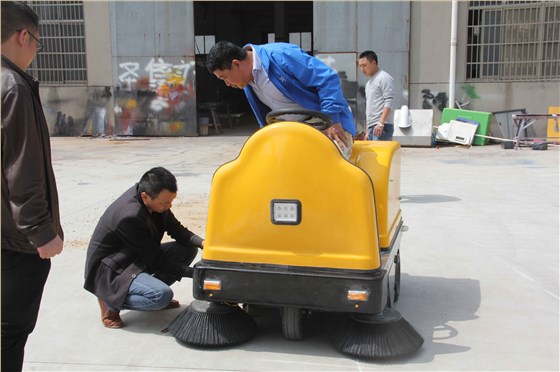 車間掃地機出現(xiàn)揚塵該如何處理