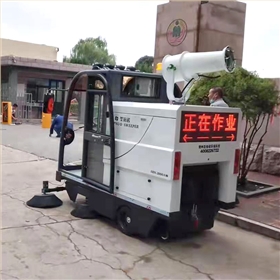 電動清掃車在暴雨天氣仍需采取防潮措施