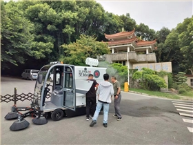 倉庫用電動掃地車有哪些優(yōu)點？倉庫掃地車廠家給您介紹