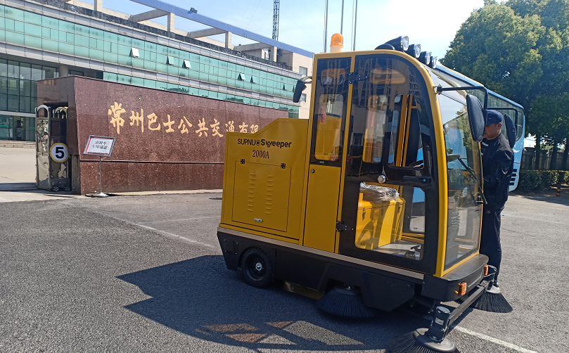  2000A型電動掃地車再次走進常州公交公司