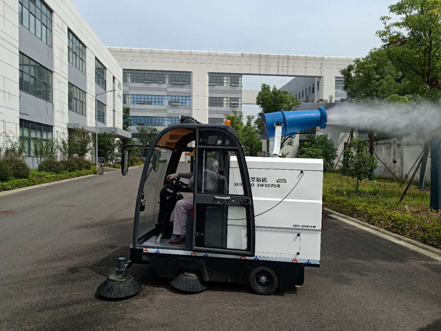 哪種駕駛式掃地車適合公園景區保潔？