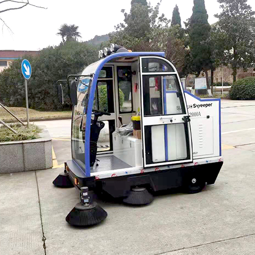 小型道路掃地車