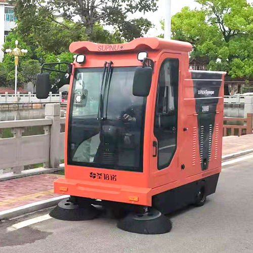 電動掃路車好用么？有什么優(yōu)勢