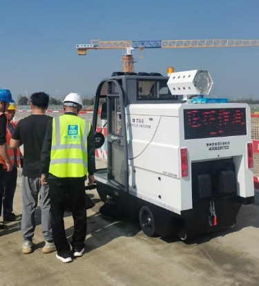 電動掃地車有霧槍和高壓槍凈化空氣，給我們帶來更好的生活