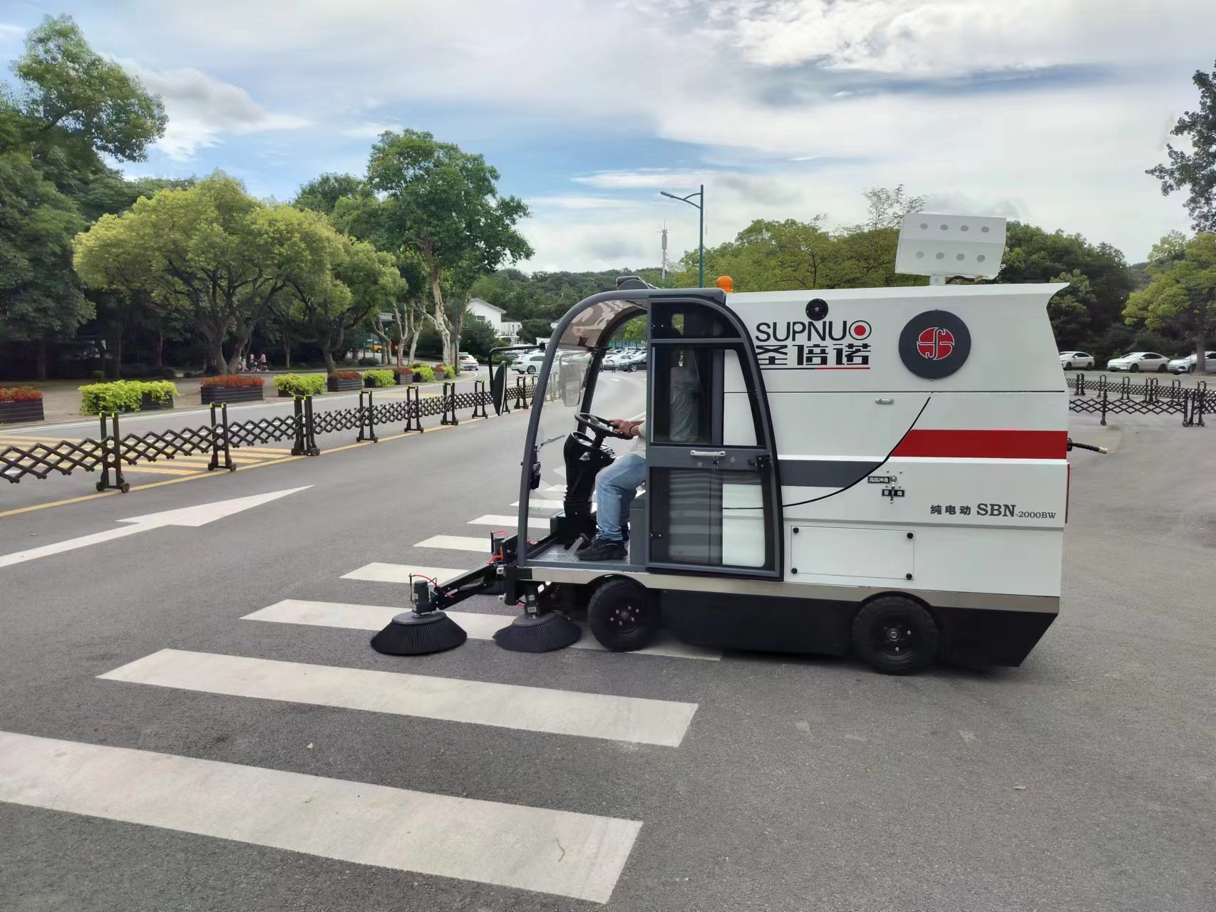 電動路面掃地機逐漸成為城市清潔的主力軍