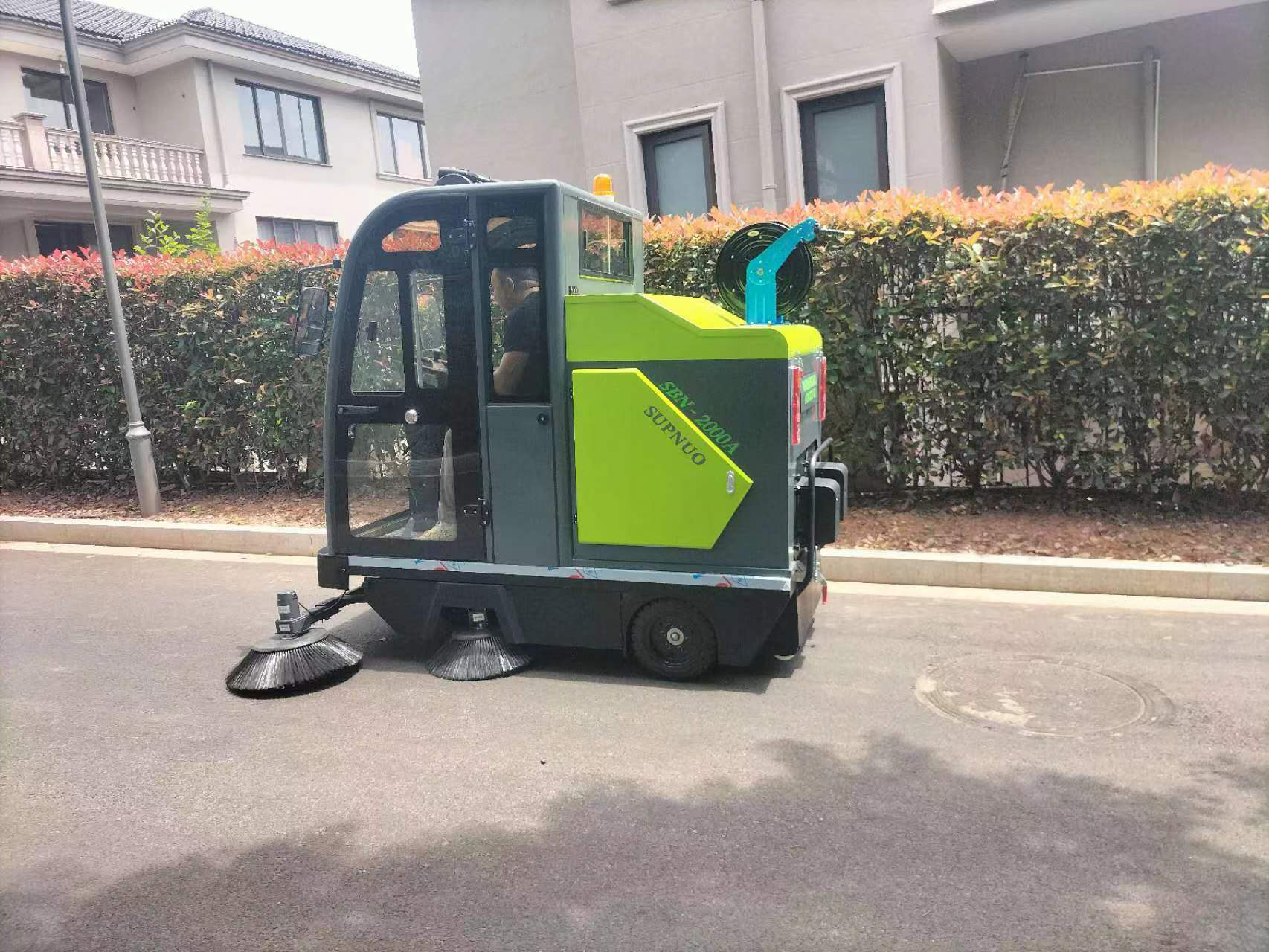 駕駛式工業清掃車