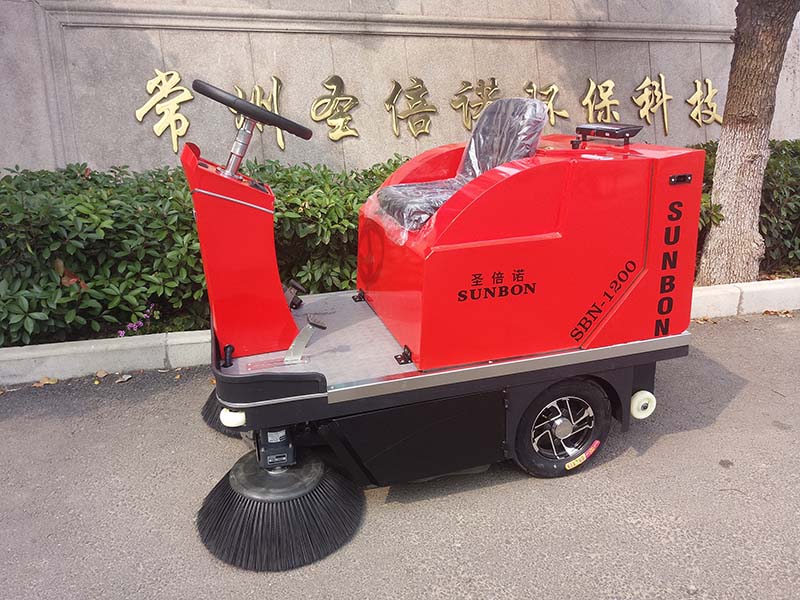 圣倍諾小型路面清掃車